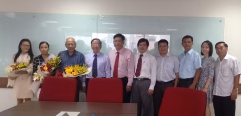Phiên họp bàn giao giữa Hội đồng quản trị mới và cũ của Trường Đại học Hoa Sen sáng 2/12 (ảnh: CTV)