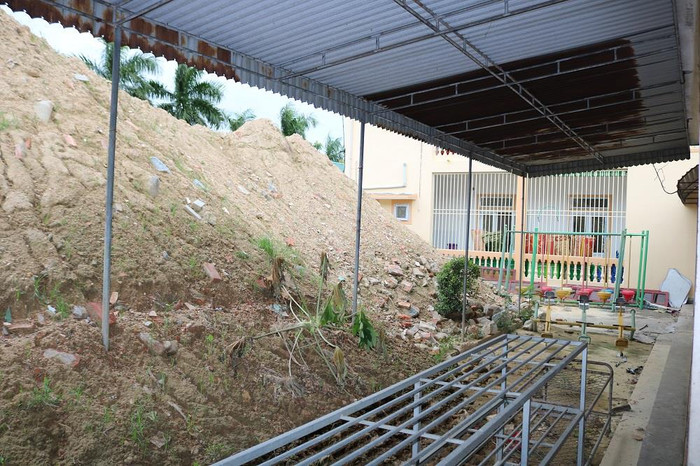 Công trình 4 phòng học, bếp ăn đã qua 3 kỳ khai giảng vẫn chưa xong Công trình 4 phòng học, bếp ăn đã qua 3 kỳ khai giảng vẫn chưa xong