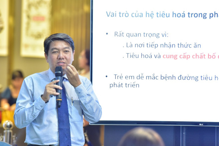 Phó giáo sư, Tiến sĩ, Bác sĩ Anh Tuấn phân tích tính ưu việt của đạm tự nhiên để giúp bé có hệ tiêu hóa khỏe mạnh