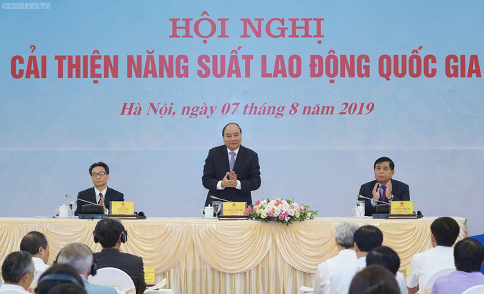 Thủ tướng Nguyễn Xuân Phúc phát động phong trào “năng suất lao động quốc gia” trong toàn bộ nền kinh tế tại hội nghị cải thiện năng suất lao động quốc gia. Ảnh: VGP/Quang Hiếu Thủ tướng Nguyễn Xuân Phúc phát động phong trào “năng suất lao động quốc gia” trong toàn bộ nền kinh tế tại hội nghị cải thiện năng suất lao động quốc gia. Ảnh: VGP/Quang Hiếu