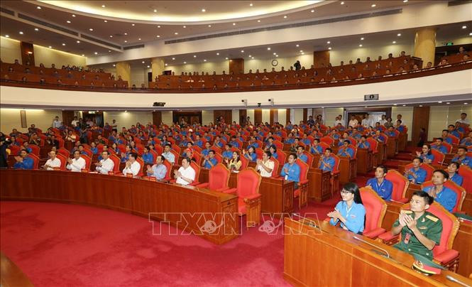 Các đại biểu và đảng viên trẻ tiêu biểu toàn quốc dự buổi gặp mặt. Ảnh: Trí Dũng/TTXVN Các đại biểu và đảng viên trẻ tiêu biểu toàn quốc dự buổi gặp mặt. Ảnh: Trí Dũng/TTXVN