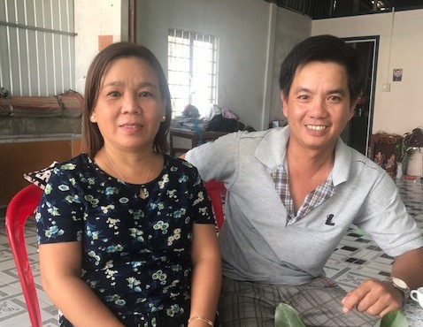 Vợ chồng cô giáo Hoàng Thị Hoài Thanh. (Ảnh: Hoài Thu) Vợ chồng cô giáo Hoàng Thị Hoài Thanh. (Ảnh: Hoài Thu)