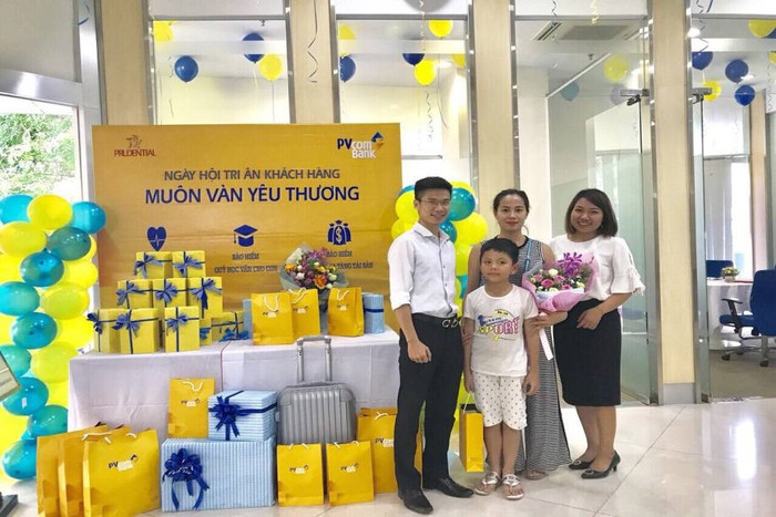 Sự hợp tác giữa PVcomBank và Prudential đã mang đến cho khách hàng những sản phẩm tài chính toàn diện và trải nghiệm dịch vụ thân thiện, chuyên nghiệp Sự hợp tác giữa PVcomBank và Prudential đã mang đến cho khách hàng những sản phẩm tài chính toàn diện và trải nghiệm dịch vụ thân thiện, chuyên nghiệp