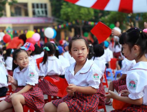 Niềm vui của các em học sinh trong ngày lễ khai giảng. (Ảnh minh hoạ: TTXVN) Niềm vui của các em học sinh trong ngày lễ khai giảng. (Ảnh minh hoạ: TTXVN)