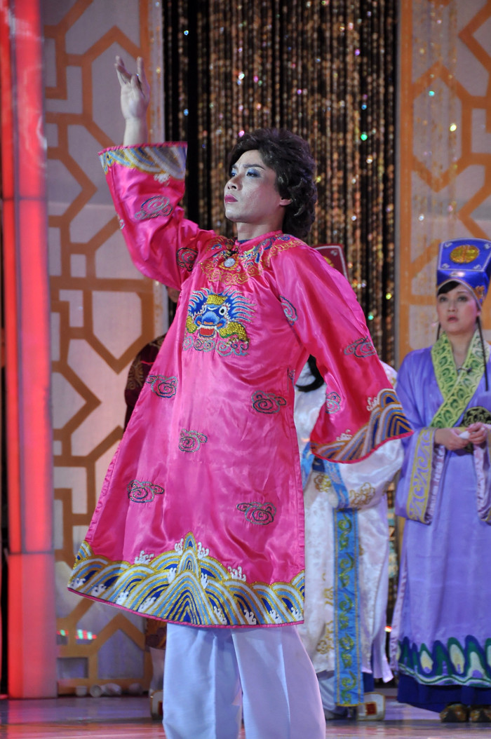 "Yểu điệu" như "nàng Đẩu" Công Lý Phỏng vấn Táo Quân: Táo Quân: Sốc với giả thuyết nếu Quốc Khánh không làm Ngọc Hoàng nữa? Táo Quân: Bộ trưởng Đinh La Thăng đã nói gì với Chí Trung? Vân Dung: Diễn Táo Quân xong sợ... vào bệnh viện lắm! "Yểu điệu" như "nàng Đẩu" Công Lý Phỏng vấn Táo Quân: Táo Quân: Sốc với giả thuyết nếu Quốc Khánh không làm Ngọc Hoàng nữa? Táo Quân: Bộ trưởng Đinh La Thăng đã nói gì với Chí Trung? Vân Dung: Diễn Táo Quân xong sợ... vào bệnh viện lắm!