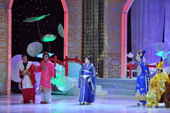 Táo Y tế Vân Dung "bẩm trình" Ngọc Hoàng những bức bối về chuyện lương y bác sĩ, các ca mổ ghép nhầm nội tạng, quá tải bệnh viện... Phỏng vấn Táo Quân: Táo Quân: Sốc với giả thuyết nếu Quốc Khánh không làm Ngọc Hoàng nữa? Táo Quân: Bộ trưởng Đinh La Thăng đã nói gì với Chí Trung? Vân Dung: Diễn Táo Quân xong sợ... vào bệnh viện lắm! Táo Y tế Vân Dung "bẩm trình" Ngọc Hoàng những bức bối về chuyện lương y bác sĩ, các ca mổ ghép nhầm nội tạng, quá tải bệnh viện... Phỏng vấn Táo Quân: Táo Quân: Sốc với giả thuyết nếu Quốc Khánh không làm Ngọc Hoàng nữa? Táo Quân: Bộ trưởng Đinh La Thăng đã nói gì với Chí Trung? Vân Dung: Diễn Táo Quân xong sợ... vào bệnh viện lắm!