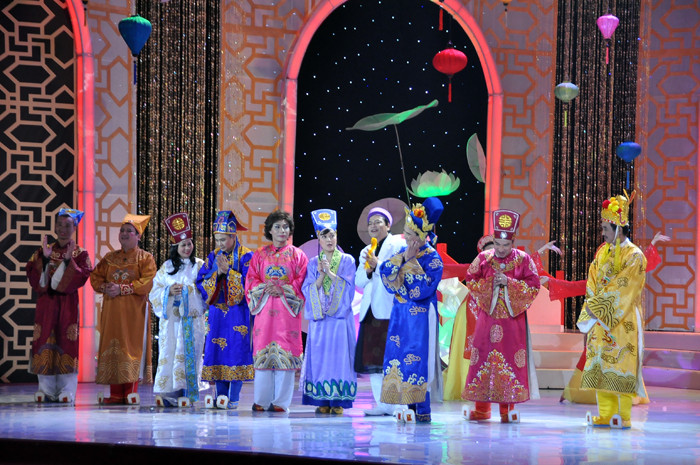 Gặp nhau cuối năm luôn là chương trình thu hút sự chú ý của người dân Việt Nam nhất trong tối 30 Tết. Phỏng vấn Táo Quân: Táo Quân: Sốc với giả thuyết nếu Quốc Khánh không làm Ngọc Hoàng nữa? Táo Quân: Bộ trưởng Đinh La Thăng đã nói gì với Chí Trung? Vân Dung: Diễn Táo Quân xong sợ... vào bệnh viện lắm! Gặp nhau cuối năm luôn là chương trình thu hút sự chú ý của người dân Việt Nam nhất trong tối 30 Tết. Phỏng vấn Táo Quân: Táo Quân: Sốc với giả thuyết nếu Quốc Khánh không làm Ngọc Hoàng nữa? Táo Quân: Bộ trưởng Đinh La Thăng đã nói gì với Chí Trung? Vân Dung: Diễn Táo Quân xong sợ... vào bệnh viện lắm!