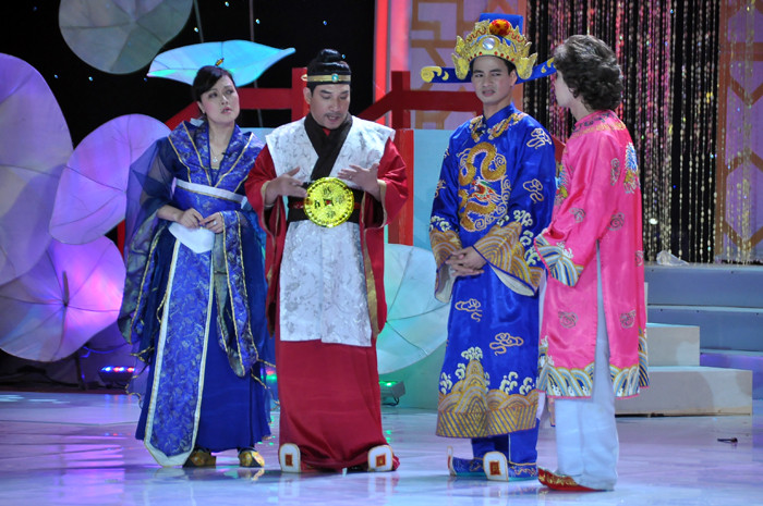 Cặp "song tế" đối đáp hài hước với Nam Tào - Bắc Đẩu. Phỏng vấn Táo Quân: Táo Quân: Sốc với giả thuyết nếu Quốc Khánh không làm Ngọc Hoàng nữa? Táo Quân: Bộ trưởng Đinh La Thăng đã nói gì với Chí Trung? Vân Dung: Diễn Táo Quân xong sợ... vào bệnh viện lắm! Cặp "song tế" đối đáp hài hước với Nam Tào - Bắc Đẩu. Phỏng vấn Táo Quân: Táo Quân: Sốc với giả thuyết nếu Quốc Khánh không làm Ngọc Hoàng nữa? Táo Quân: Bộ trưởng Đinh La Thăng đã nói gì với Chí Trung? Vân Dung: Diễn Táo Quân xong sợ... vào bệnh viện lắm!