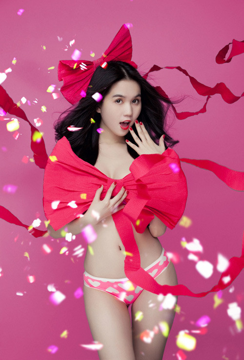 Ngọc Trinh cho biết, hiện tại cô khá bận rộn vì cùng lúc đảm trách nhiều công việc: người mẫu ảnh quảng cáo, chủ spa và mới đây nhất là thiết kế cho một thương hiệu thời trang riêng. Ngọc Trinh cho biết, hiện tại cô khá bận rộn vì cùng lúc đảm trách nhiều công việc: người mẫu ảnh quảng cáo, chủ spa và mới đây nhất là thiết kế cho một thương hiệu thời trang riêng.