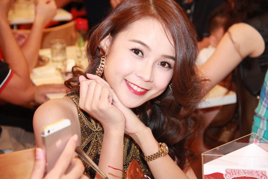 Hotgirl Sam cũng xuất hiện ở sự kiện.