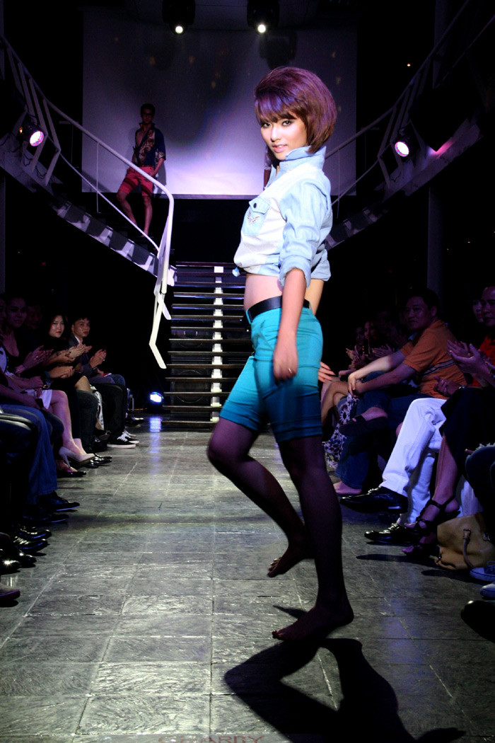 Phần trình diễn của người mẫu Hồng Quế.