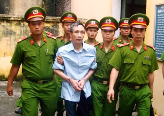 Bị cáo Hàn Đức Long sau một phiên xử. (Ảnh tư liệu của Báo Công an Nhân dân) Bị cáo Hàn Đức Long sau một phiên xử. (Ảnh tư liệu của Báo Công an Nhân dân)