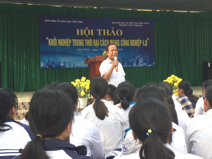 Chia sẻ về khởi nghiệp trong thời kỳ cách mạng công nghiệp 4.0 của Giáo sư Nguyễn Lân Dũng nhận được nhiều câu hỏi của học sinh Trường trung học cơ sở Tam Đảo (Vĩnh Phúc). Ảnh: Vũ Phương Chia sẻ về khởi nghiệp trong thời kỳ cách mạng công nghiệp 4.0 của Giáo sư Nguyễn Lân Dũng nhận được nhiều câu hỏi của học sinh Trường trung học cơ sở Tam Đảo (Vĩnh Phúc). Ảnh: Vũ Phương
