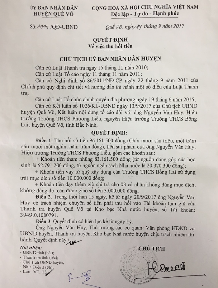 Quyết định của Chủ tịch Ủy ban nhân dân huyện Quế Võ về việc thu hồi tiền sai phạm của ông Nguyễn Văn Huy, Hiệu trưởng Trường Trung học cơ sở Phương Liễu. Ảnh: Vũ Phương