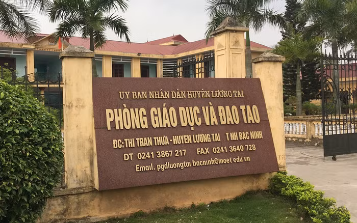 Phòng Giáo dục và Đào tạo đứng ra tổ chức mời Trường Cao đẳng Sư phạm Bắc Ninh về ôn thi và thi cấp chứng chỉ tiếng Anh trình độ B và chứng chỉ Tin học cho nhiều giáo viên trên dịa bàn huyện. Ảnh: V.P