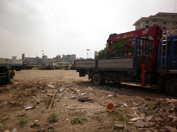 Trước đó, dự án Lotus do Tập đoàn Riviera (Nhật Bản) làm chủ đầu tư, có số vốn 500 triệu USD cao 15 tầng. Sau khi gặp khó khăn về tài chính, chủ đầu tư đã xin rút khỏi dự án và chuyển giao cho Tập đoàn Kinh Bắc. Trước đó, dự án Lotus do Tập đoàn Riviera (Nhật Bản) làm chủ đầu tư, có số vốn 500 triệu USD cao 15 tầng. Sau khi gặp khó khăn về tài chính, chủ đầu tư đã xin rút khỏi dự án và chuyển giao cho Tập đoàn Kinh Bắc.