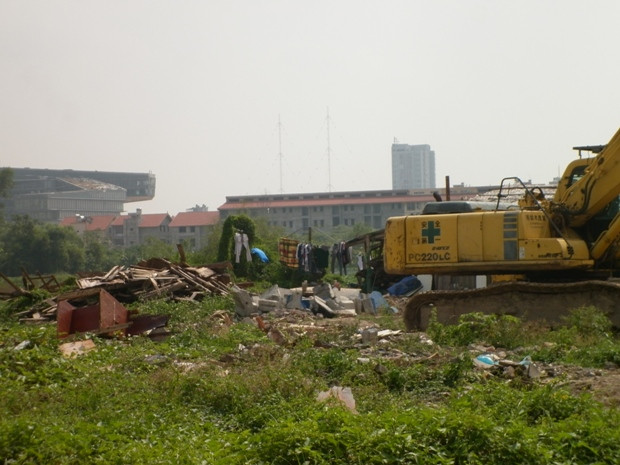 Khung cảnh sau 2 năm khởi công trở nên hoang tàn, nhếch nhác Khung cảnh sau 2 năm khởi công trở nên hoang tàn, nhếch nhác