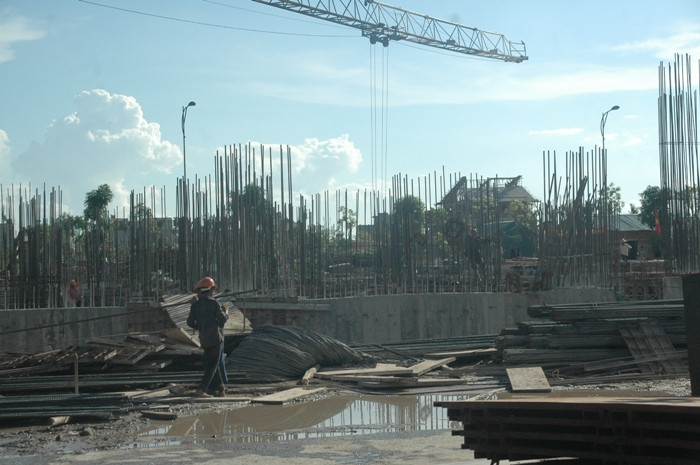 Tuy nhiên nhiều chuyên gia BĐS lại tỏ ra lo ngại về thủ tục pháp lý của dự án này. Tuy nhiên nhiều chuyên gia BĐS lại tỏ ra lo ngại về thủ tục pháp lý của dự án này.