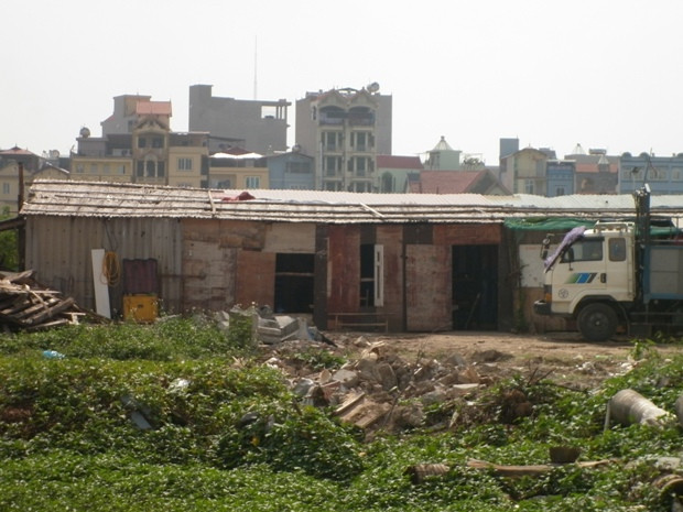 Lotus Hotel được cấp phép xây dựng theo tiêu chuẩn khách sạn 5 sao, với tổng diện tích xây dựng là 80.000 m2, gồm 550 phòng, số vốn ước tính gần 1 tỉ USD. Lotus Hotel được cấp phép xây dựng theo tiêu chuẩn khách sạn 5 sao, với tổng diện tích xây dựng là 80.000 m2, gồm 550 phòng, số vốn ước tính gần 1 tỉ USD.