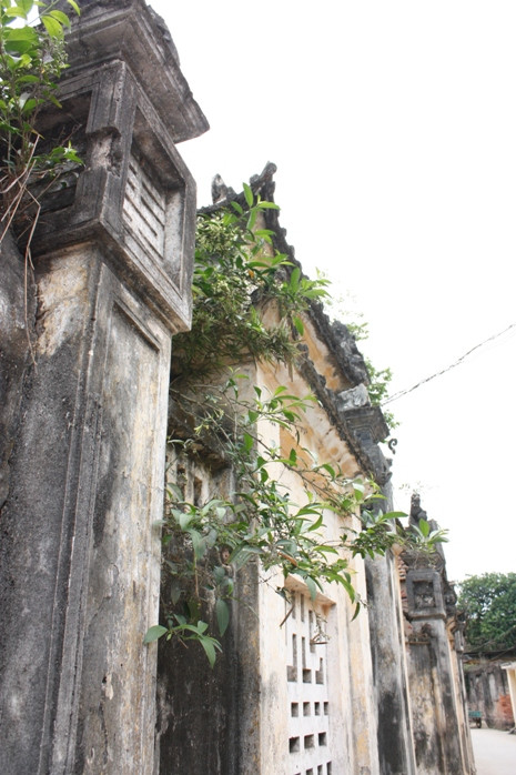 Làng Cựu hiện chỉ còn hơn 30 ngôi nhà cổ, rêu phong thế này.