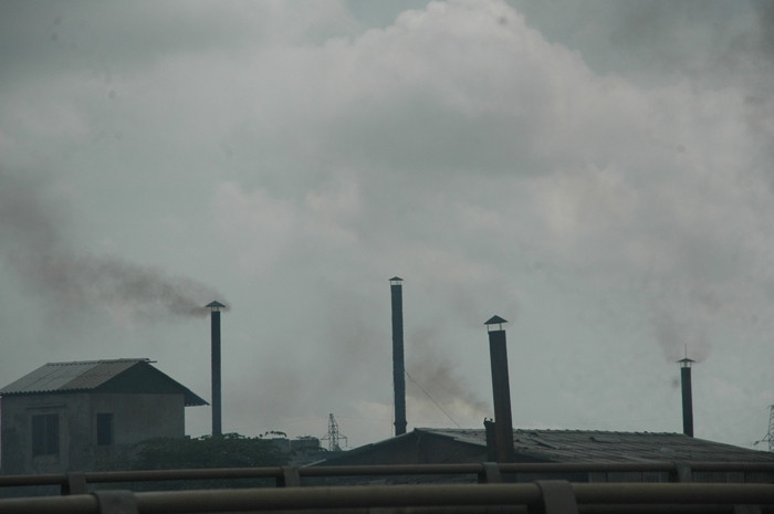 Rất nhiều các xưởng sản xuất ở đây đua nhau "nhả" khỏi Rất nhiều các xưởng sản xuất ở đây đua nhau "nhả" khỏi