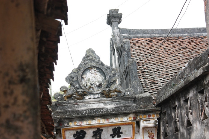 Những ngôi nhà ở làng Cựu được thiết kế kết hợp theo phong cách Đông, Tây.