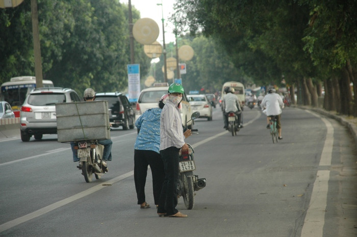 Đợi ai? (ảnh Viết Cường) Đợi ai? (ảnh Viết Cường)