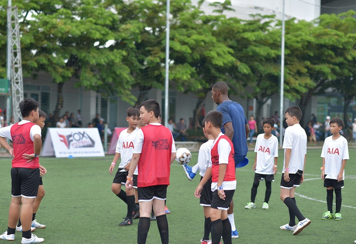 Các bé luyện tập dưới sự hướng dẫn của các huấn luyện viên Các bé luyện tập dưới sự hướng dẫn của các huấn luyện viên