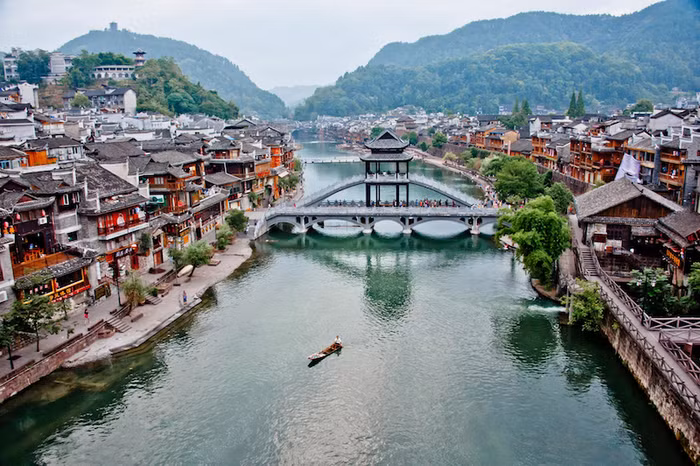 Phượng Hoàng Cổ Trấn (Trung Quốc).