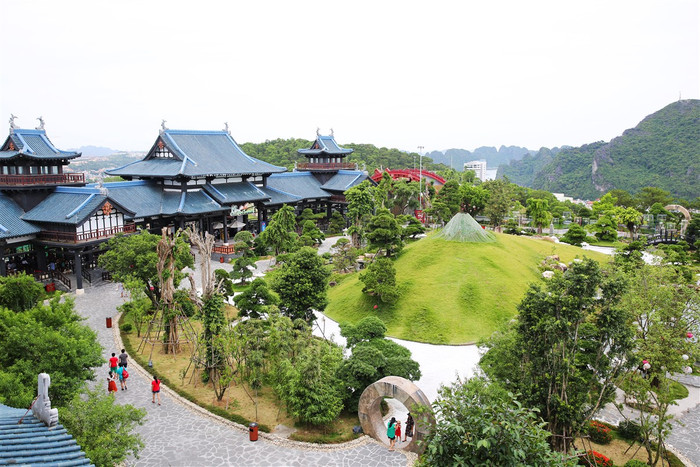 Toàn cảnh Nhật Bản thu nhỏ trên đỉnh Ba Đèo và cây cầu Koi. Đẹp như vườn địa đàng nơi hạ giới.