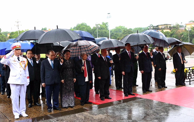 Các đồng chí lãnh đạo Đảng, Nhà nước tưởng nhớ Chủ tịch Hồ Chí Minh. Ảnh: VGP/Nhật Bắc Các đồng chí lãnh đạo Đảng, Nhà nước tưởng nhớ Chủ tịch Hồ Chí Minh. Ảnh: VGP/Nhật Bắc
