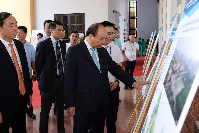 Thủ tướng tham quan khu trưng bày các dự án đầu tư vào tỉnh Thái Nguyên. Ảnh: VGP Thủ tướng tham quan khu trưng bày các dự án đầu tư vào tỉnh Thái Nguyên. Ảnh: VGP