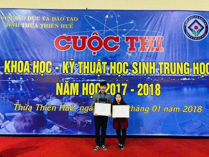 Lê Khôi Anh và Đỗ Hoàng Thế Phúc tham gia cuộc thi khoa học kỹ thuật học sinh trung học Lê Khôi Anh và Đỗ Hoàng Thế Phúc tham gia cuộc thi khoa học kỹ thuật học sinh trung học