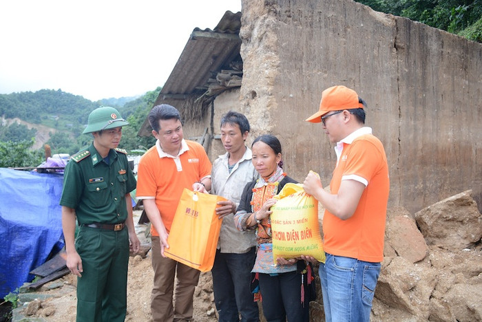 Sự chia sẻ về vật chất lẫn tinh thần của SHB sẽ góp phần giúp bà con có thể sớm ổn định lại cuộc sống. Sự chia sẻ về vật chất lẫn tinh thần của SHB sẽ góp phần giúp bà con có thể sớm ổn định lại cuộc sống.