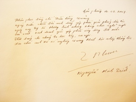 Chủ tịch nước Nguyễn Minh Triết đã viết về Giám đốc Trần Hồng Quảng Chủ tịch nước Nguyễn Minh Triết đã viết về Giám đốc Trần Hồng Quảng