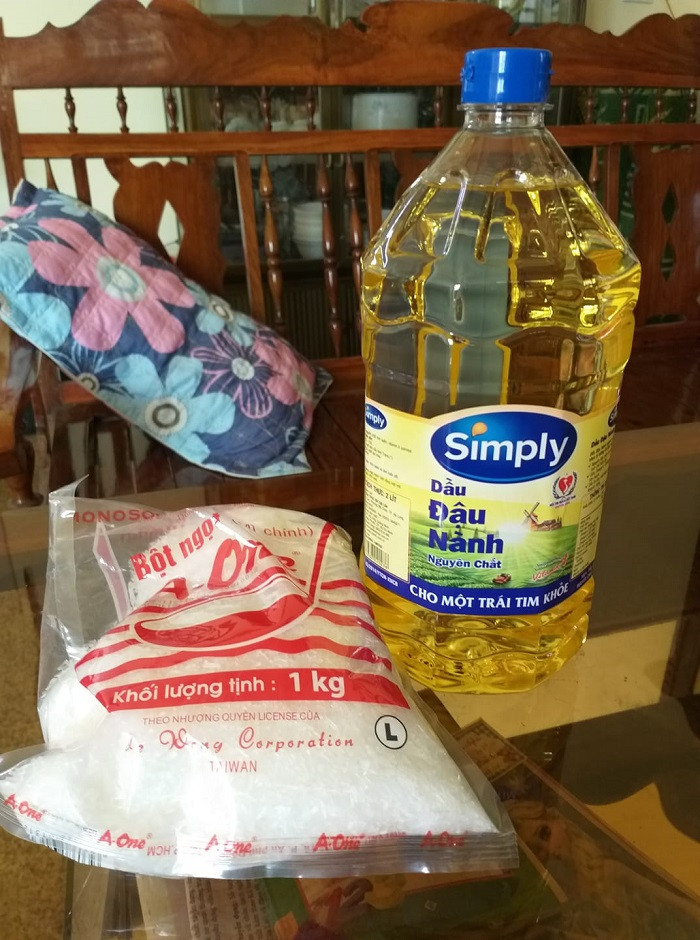 Qùa Tết của nhiều thầy cô nhưng như thế có còn hơn không (Ảnh: Vũ Ninh)