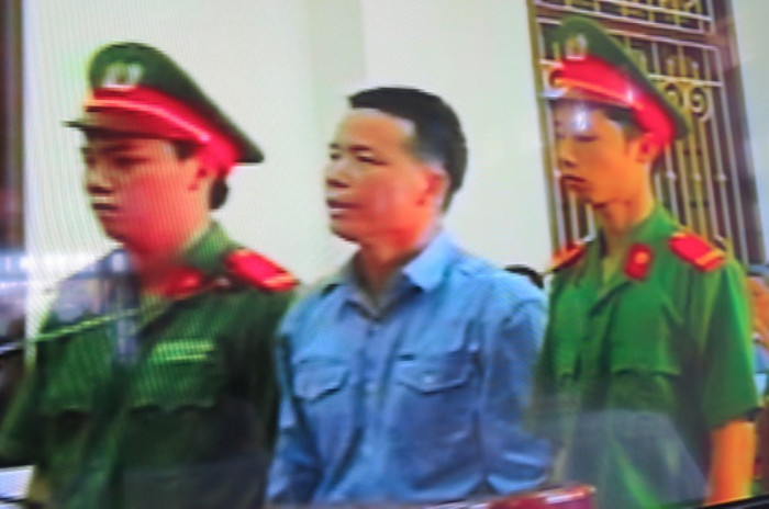 Đoàn Văn Vươn trước tòa - Ảnh chụp lại màn hình Đoàn Văn Vươn trước tòa - Ảnh chụp lại màn hình