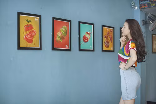 Bạn bè thường gọi đùa Hằng là "cô gái trái cây". Ngay sau khi xong xuôi nhà hàng vào thời gian tới, Trà Ngọc Hằng sẽ bắt tay thực hiện một số dự án nghệ thuật được đầu tư cẩn thận