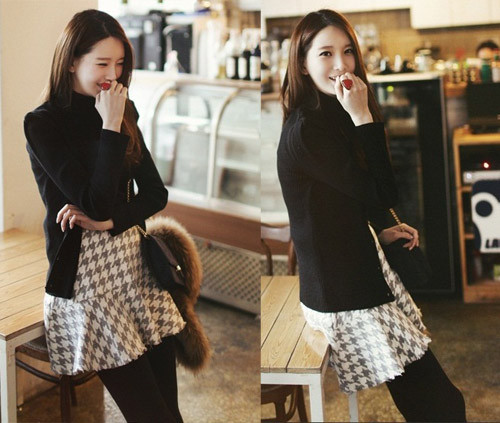 Chân váy houndstooth kết hợp cùng áo khoác hoặc áo len màu trầm + một chiếc túi xinh xắn là đủ cho bạn tự tin đến công sở lẫn đi chơi tết rồi