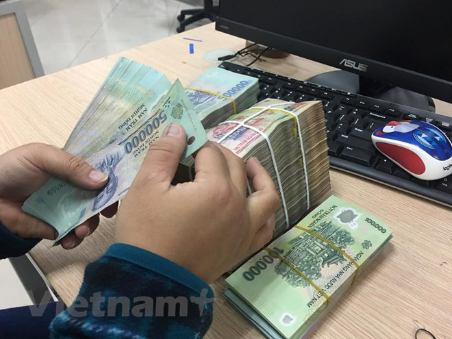 Với quy định mới cả "sếp" và nhân viên ngân hàng sẽ không còn được nhận "cảm ơn" từ người cho vay và đi vay ngân hàng nữa. Ảnh: TTXVN Với quy định mới cả "sếp" và nhân viên ngân hàng sẽ không còn được nhận "cảm ơn" từ người cho vay và đi vay ngân hàng nữa. Ảnh: TTXVN