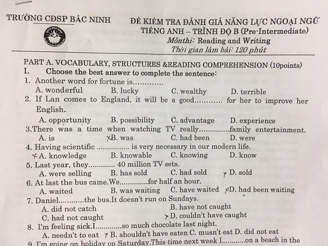 Đề thi cấp chứng chỉ tiếng Anh trình độ B do Trường cao đẳng Sư phạm Bắc Ninh ra đề cho nhiều giáo viên huyện Lương Tài tham gia ngày 25/3. Ảnh: V.P Đề thi cấp chứng chỉ tiếng Anh trình độ B do Trường cao đẳng Sư phạm Bắc Ninh ra đề cho nhiều giáo viên huyện Lương Tài tham gia ngày 25/3. Ảnh: V.P
