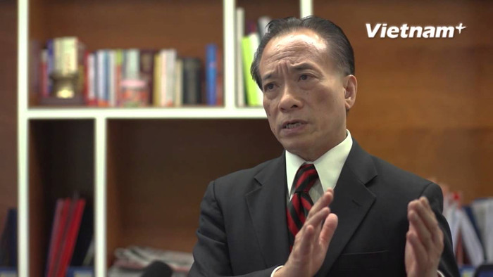 Tiến sĩ Nguyễn Trí Hiếu cho rằng, cán bộ, nhân viên ngân hàng nhận thù lao của khách hàng là vi phạm nguyên tắc tài chính. Ảnh: TTXVN Tiến sĩ Nguyễn Trí Hiếu cho rằng, cán bộ, nhân viên ngân hàng nhận thù lao của khách hàng là vi phạm nguyên tắc tài chính. Ảnh: TTXVN