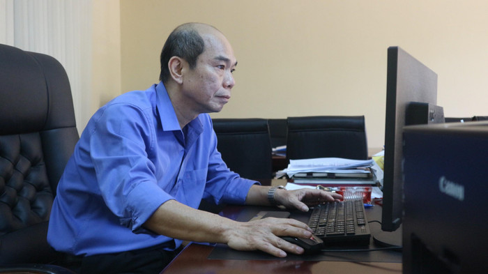 Ông Đỗ Phú Việt cho biết, tỉ lệ học sinh mà các trường nghề “gửi” học văn hóa đỗ tốt nghiệp qua các năm luôn ổn định. (Ảnh: Ngân Chi). Ông Đỗ Phú Việt cho biết, tỉ lệ học sinh mà các trường nghề “gửi” học văn hóa đỗ tốt nghiệp qua các năm luôn ổn định. (Ảnh: Ngân Chi).