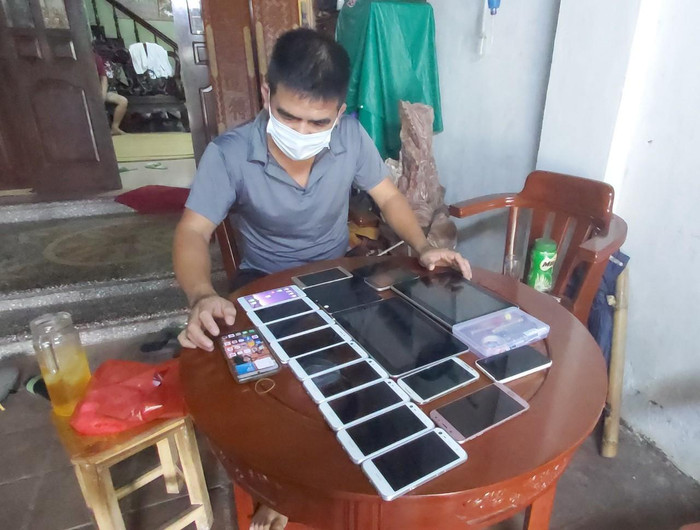 Chỉ trong thời gian ngắn, thầy Dũng nhận được khá nhiều điện thoại cũ. (Ảnh: Nhân vật cung cấp). Chỉ trong thời gian ngắn, thầy Dũng nhận được khá nhiều điện thoại cũ. (Ảnh: Nhân vật cung cấp).