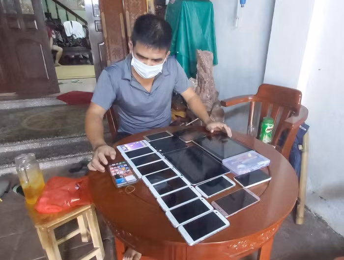 Chỉ trong thời gian ngắn, thầy Dũng nhận được khá nhiều điện thoại cũ. (Ảnh: Nhân vật cung cấp).