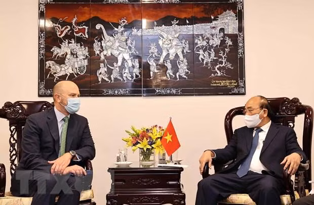 Chủ tịch nước Nguyễn Xuân Phúc tiếp tập đoàn Blackrock. (Ảnh: Thống Nhất/TTXVN) Chủ tịch nước Nguyễn Xuân Phúc tiếp tập đoàn Blackrock. (Ảnh: Thống Nhất/TTXVN)