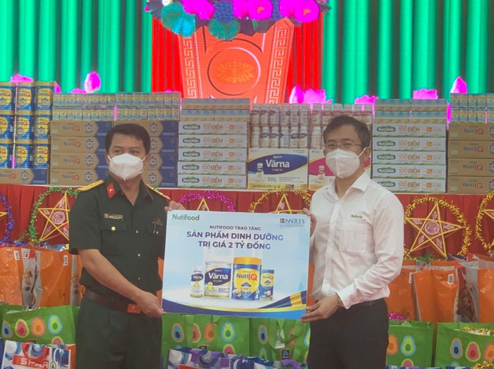 Nutifood trao tặng 6.500 sản phẩm dinh dưỡng trị giá 2 tỷ đồng cho các em nhỏ và bệnh nhân đang điều trị tại hơn 40 bệnh viện dã chiến, khu cách ly Nutifood trao tặng 6.500 sản phẩm dinh dưỡng trị giá 2 tỷ đồng cho các em nhỏ và bệnh nhân đang điều trị tại hơn 40 bệnh viện dã chiến, khu cách ly
