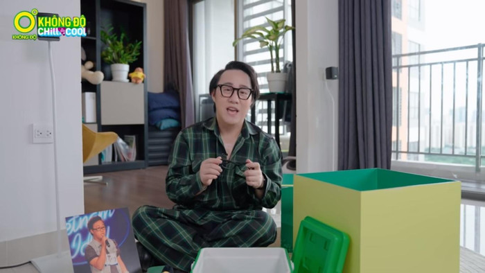 Trung Quân kể về sở thích đeo kính dù không bị cận Trung Quân kể về sở thích đeo kính dù không bị cận
