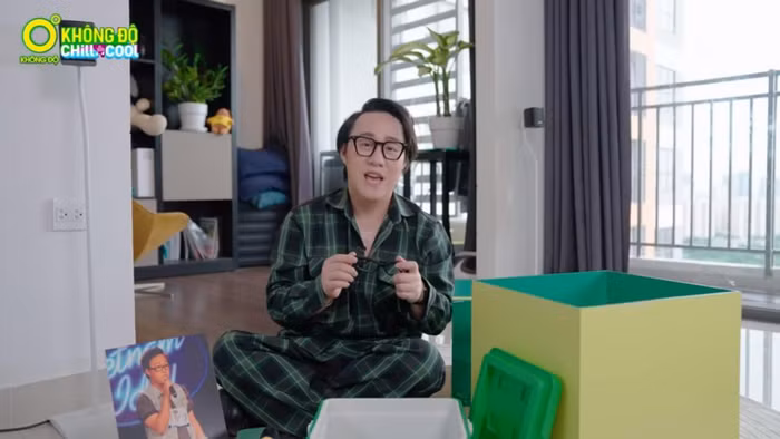 Trung Quân kể về sở thích đeo kính dù không bị cận