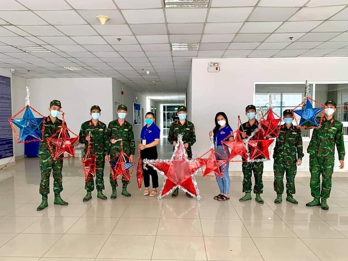 Trúc cùng chuẩn bị Trung thu cho trẻ em trong khu vực. (Ảnh: Nhân vật cung cấp) Trúc cùng chuẩn bị Trung thu cho trẻ em trong khu vực. (Ảnh: Nhân vật cung cấp)